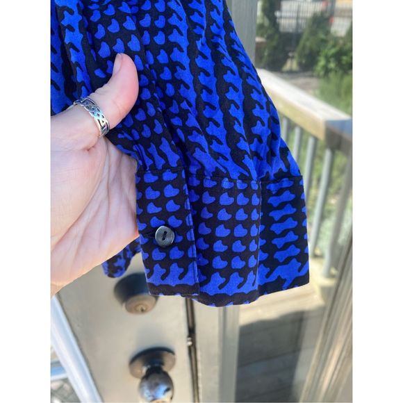 Foxcroft Shaped Fit Blue and Black Houndstooth Button-Up Blouse Sz 14, MSRP $94 - Picture 4 of 11